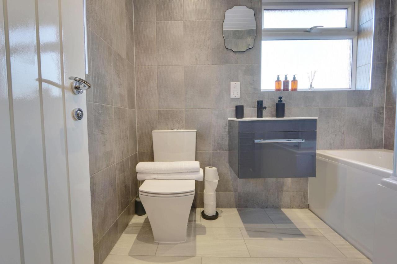 #Upmarket, Exceptional 4 Bed House, With Free Parking, Close To Amenities And Supermarkets Sheffield Exterior photo