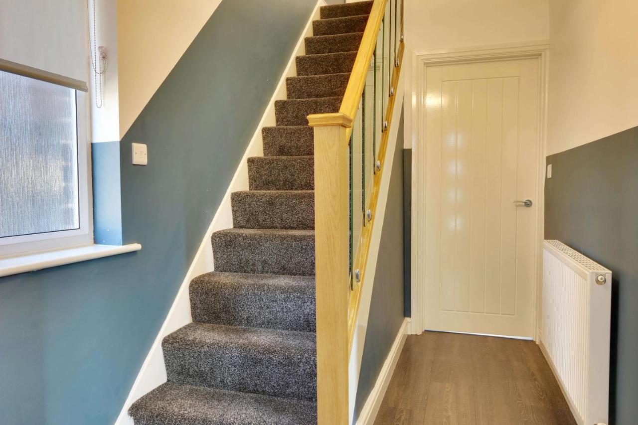 #Upmarket, Exceptional 4 Bed House, With Free Parking, Close To Amenities And Supermarkets Sheffield Exterior photo