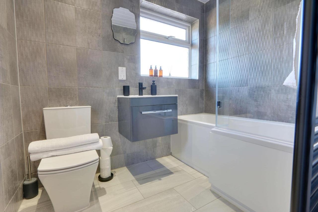 #Upmarket, Exceptional 4 Bed House, With Free Parking, Close To Amenities And Supermarkets Sheffield Exterior photo