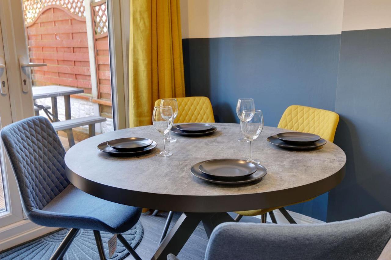 #Upmarket, Exceptional 4 Bed House, With Free Parking, Close To Amenities And Supermarkets Sheffield Exterior photo