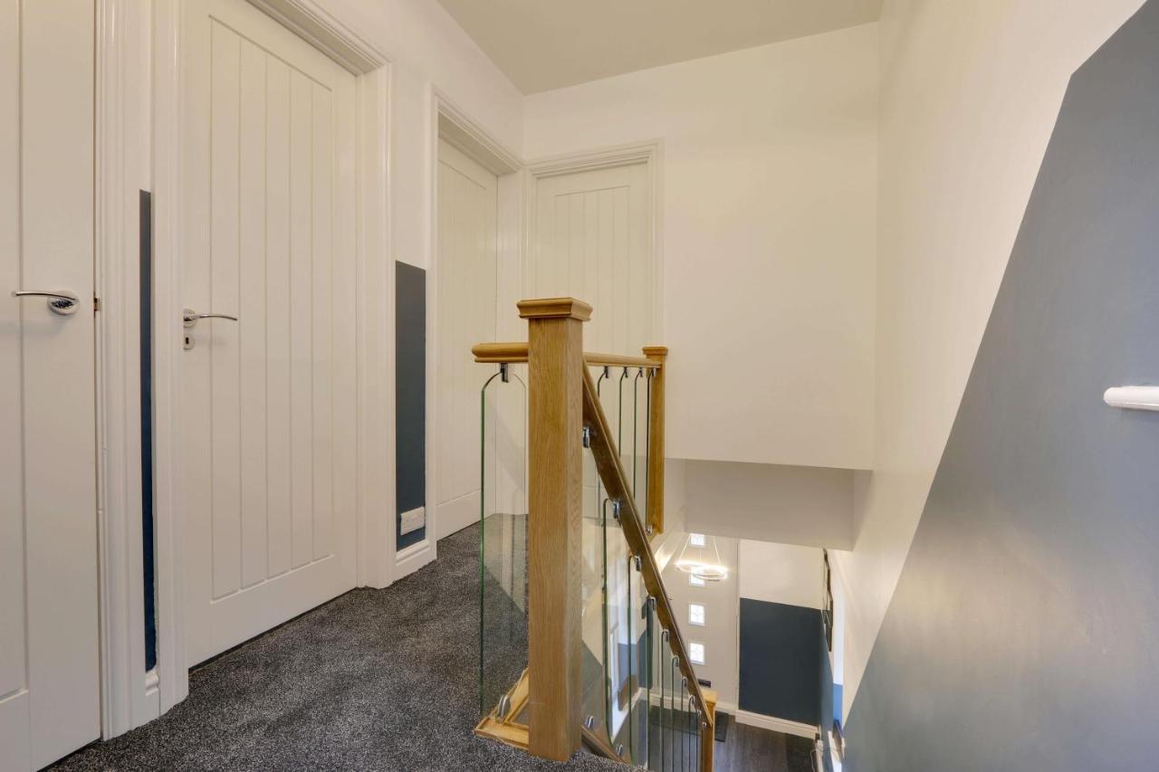 #Upmarket, Exceptional 4 Bed House, With Free Parking, Close To Amenities And Supermarkets Sheffield Exterior photo