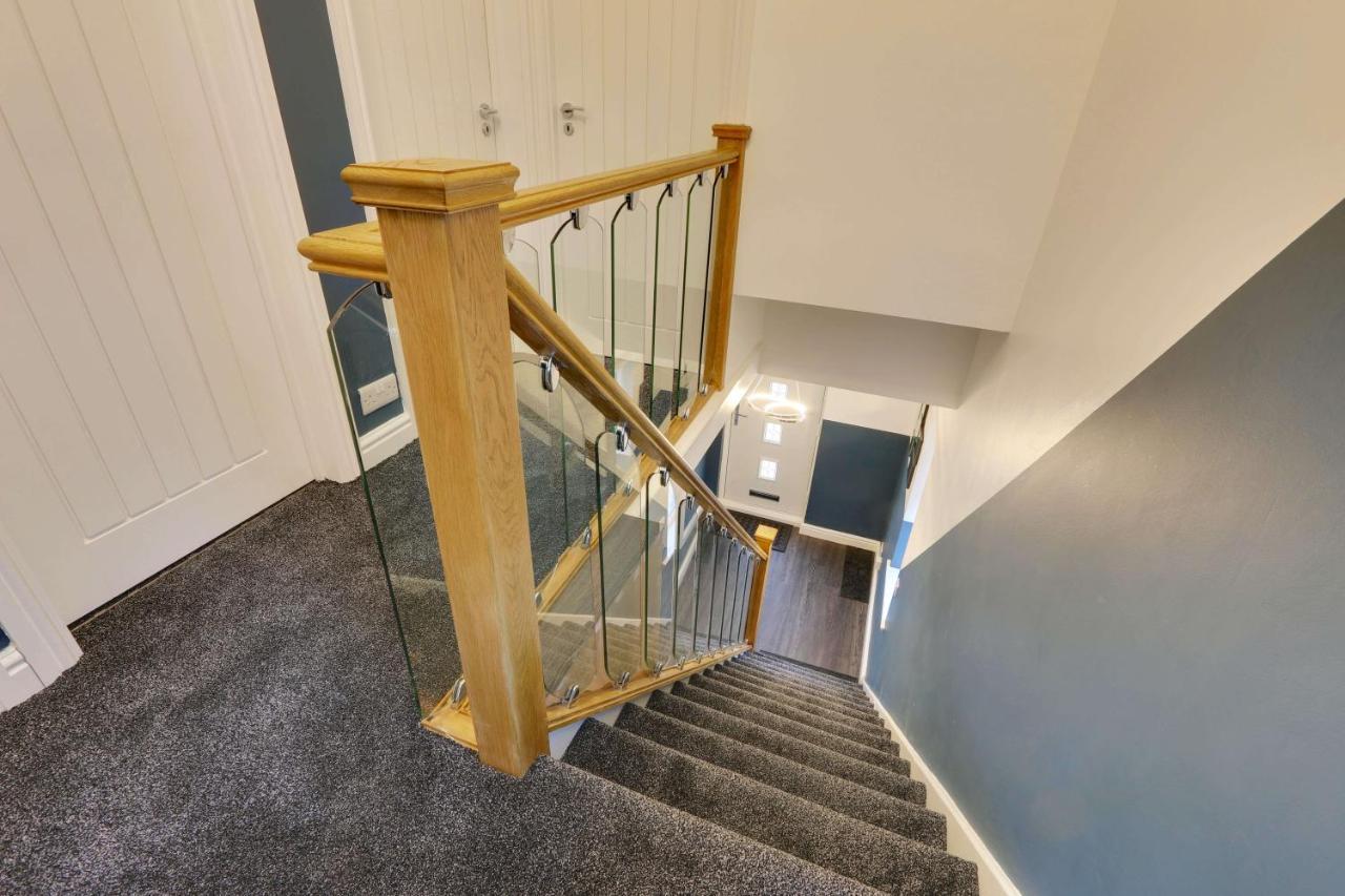 #Upmarket, Exceptional 4 Bed House, With Free Parking, Close To Amenities And Supermarkets Sheffield Exterior photo